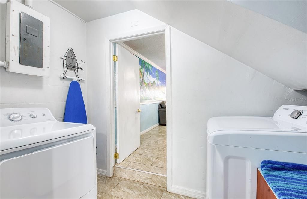 待售: $490,000 (4 贝兹, 2 浴室, 1923 平方英尺)