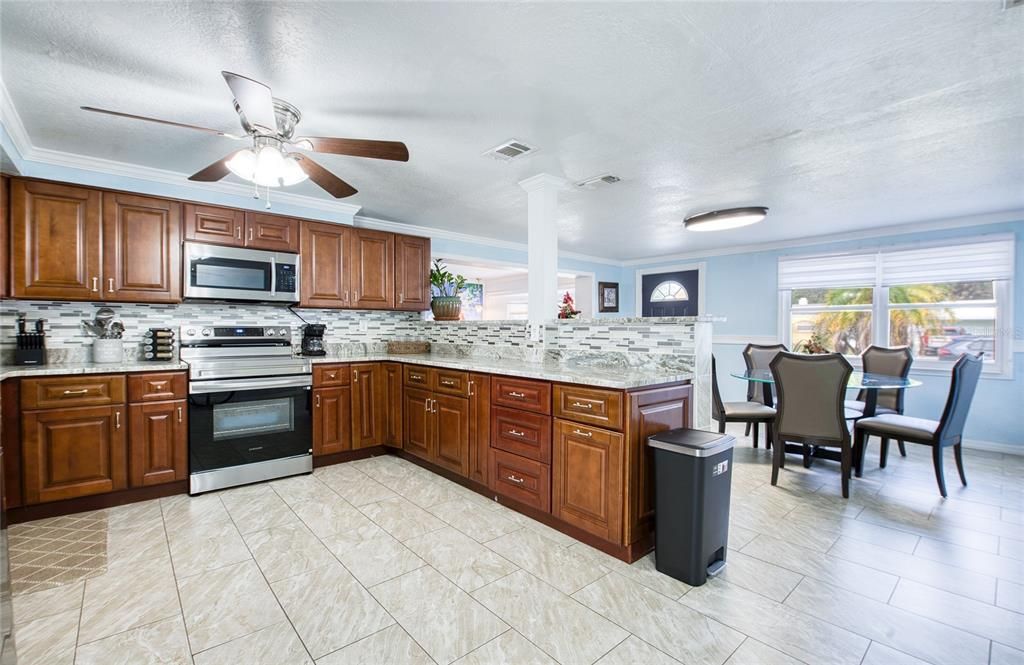 待售: $490,000 (4 贝兹, 2 浴室, 1923 平方英尺)