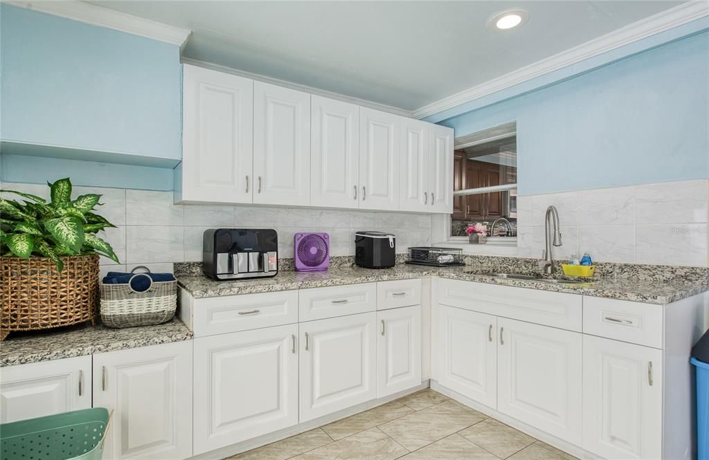 待售: $490,000 (4 贝兹, 2 浴室, 1923 平方英尺)