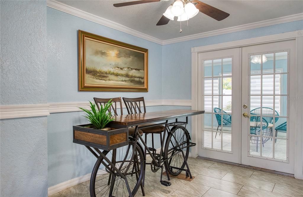 待售: $490,000 (4 贝兹, 2 浴室, 1923 平方英尺)