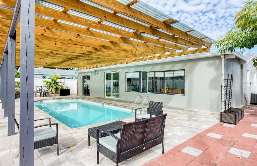 待售: $490,000 (4 贝兹, 2 浴室, 1923 平方英尺)