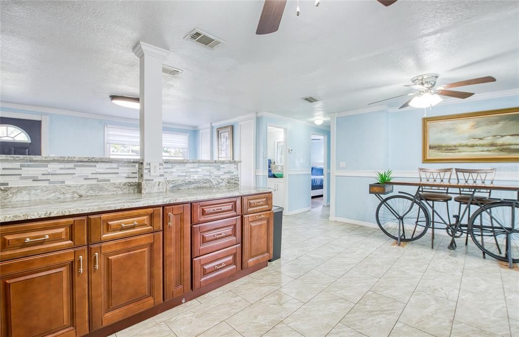 待售: $490,000 (4 贝兹, 2 浴室, 1923 平方英尺)