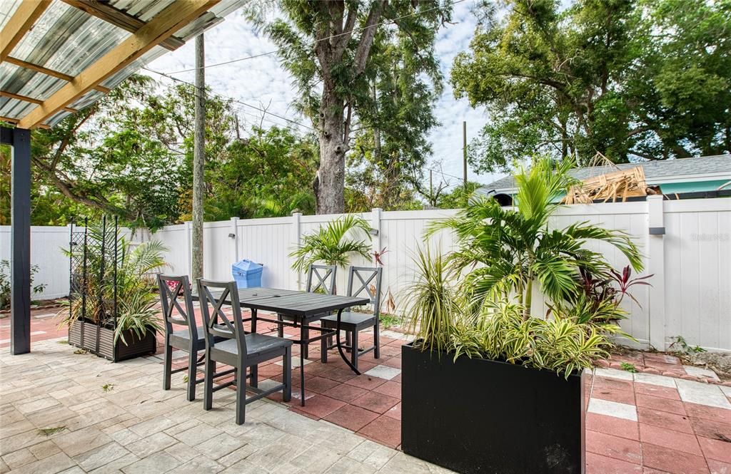 待售: $490,000 (4 贝兹, 2 浴室, 1923 平方英尺)