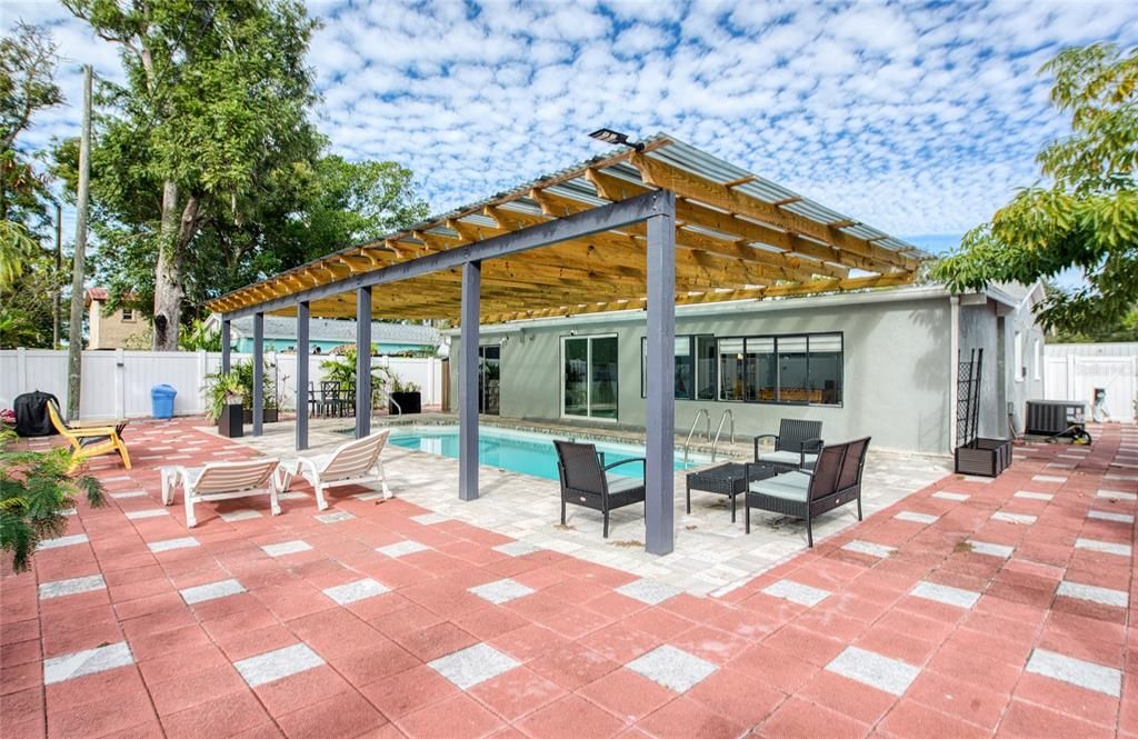 待售: $490,000 (4 贝兹, 2 浴室, 1923 平方英尺)