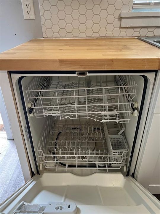 В аренду: $1,850 (3 спален, 1 ванн, 1015 Квадратных фут)