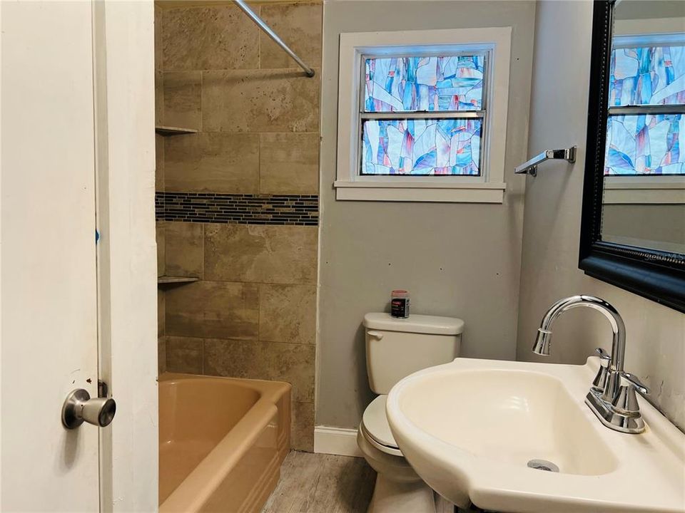 В аренду: $1,850 (3 спален, 1 ванн, 1015 Квадратных фут)