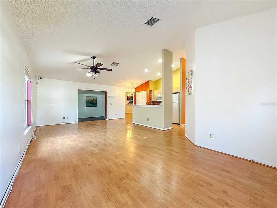 待售: $569,775 (4 贝兹, 2 浴室, 1408 平方英尺)