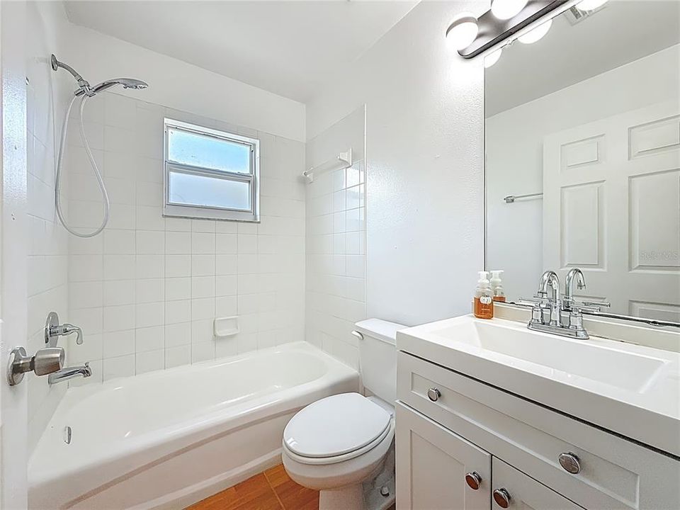 待售: $569,775 (4 贝兹, 2 浴室, 1408 平方英尺)