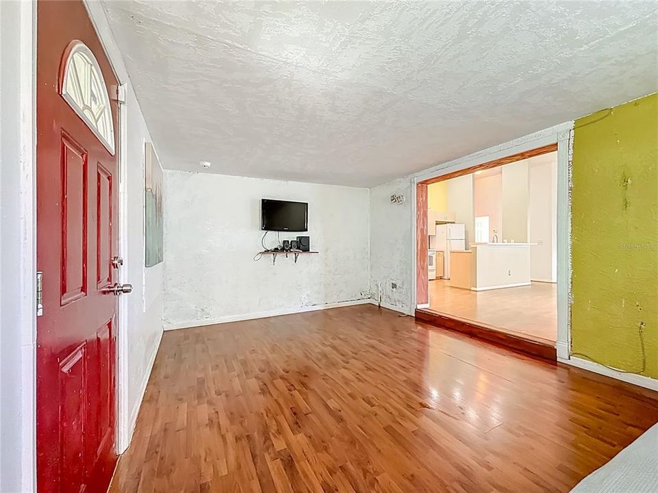 待售: $569,775 (4 贝兹, 2 浴室, 1408 平方英尺)