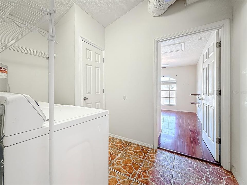 待售: $569,775 (4 贝兹, 2 浴室, 1408 平方英尺)