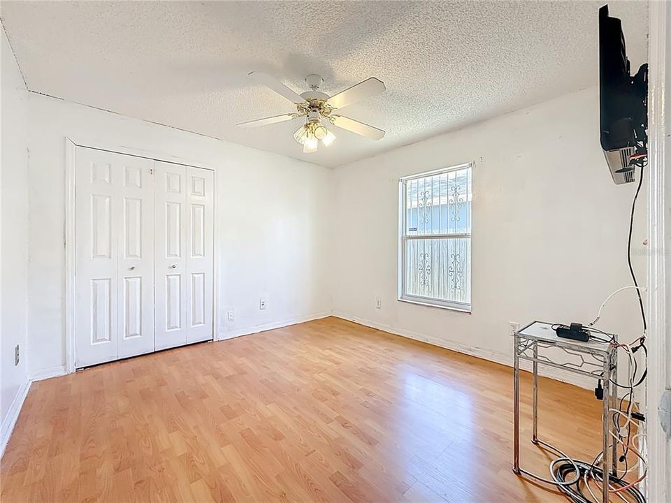 待售: $569,775 (4 贝兹, 2 浴室, 1408 平方英尺)