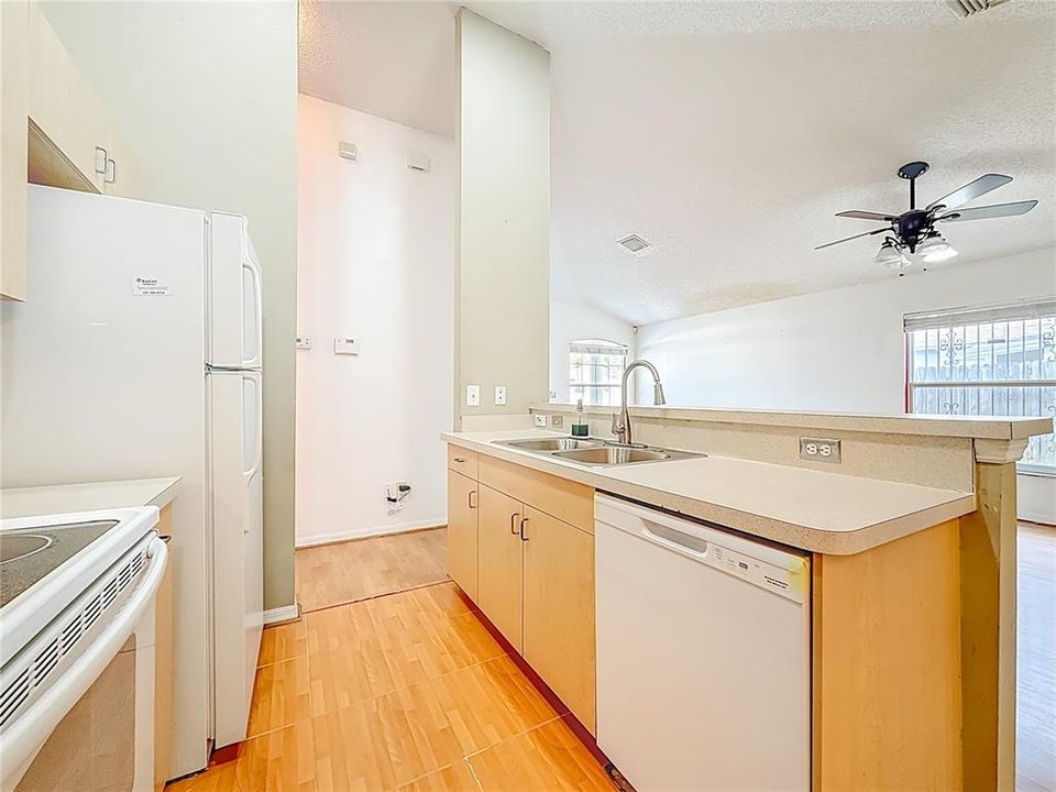 待售: $569,775 (4 贝兹, 2 浴室, 1408 平方英尺)