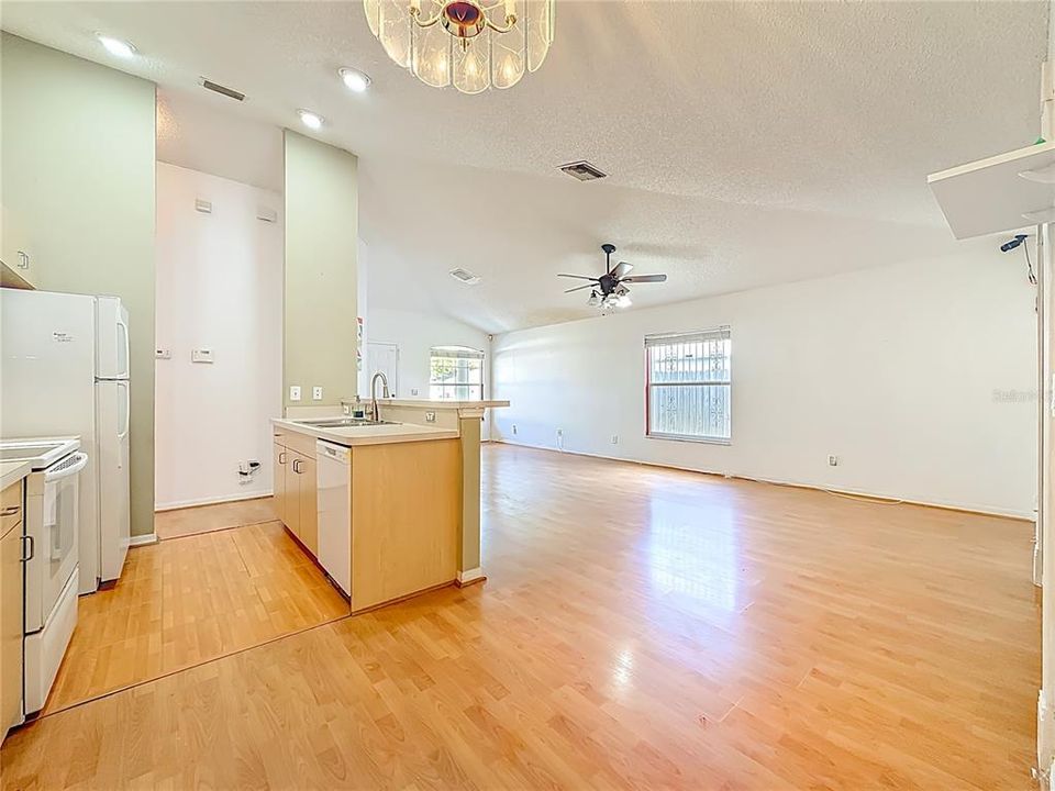 待售: $569,775 (4 贝兹, 2 浴室, 1408 平方英尺)