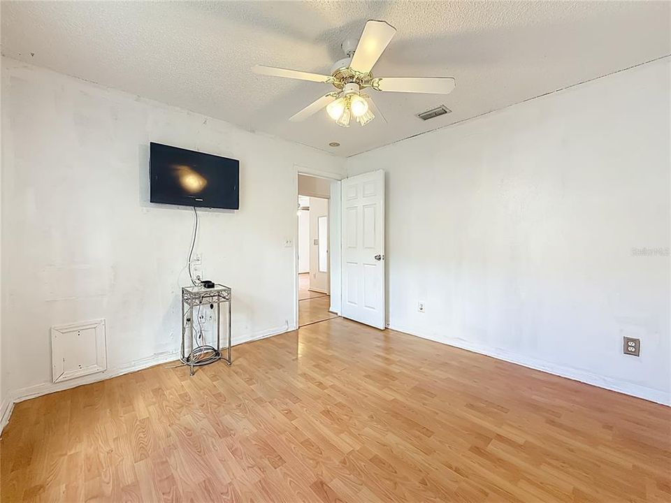 待售: $569,775 (4 贝兹, 2 浴室, 1408 平方英尺)