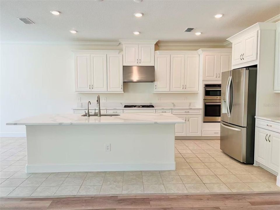 待售: $698,000 (5 贝兹, 4 浴室, 3825 平方英尺)