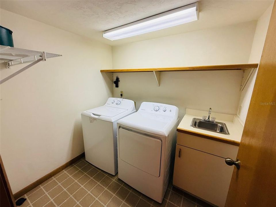 En Venta: $490,000 (3 camas, 2 baños, 2527 Pies cuadrados)