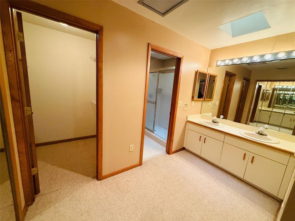 En Venta: $490,000 (3 camas, 2 baños, 2527 Pies cuadrados)