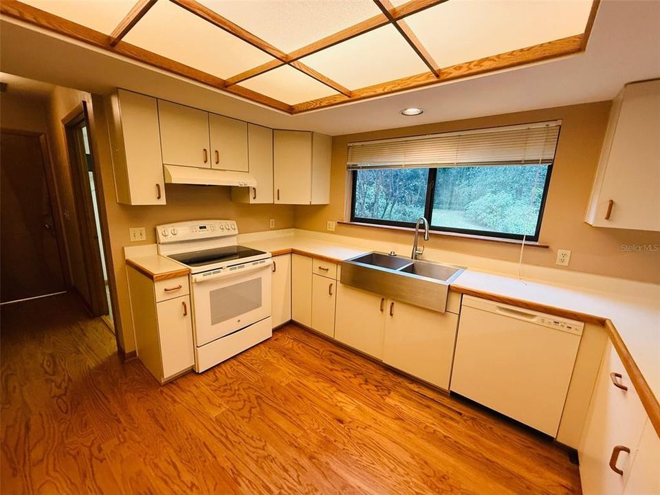 En Venta: $490,000 (3 camas, 2 baños, 2527 Pies cuadrados)