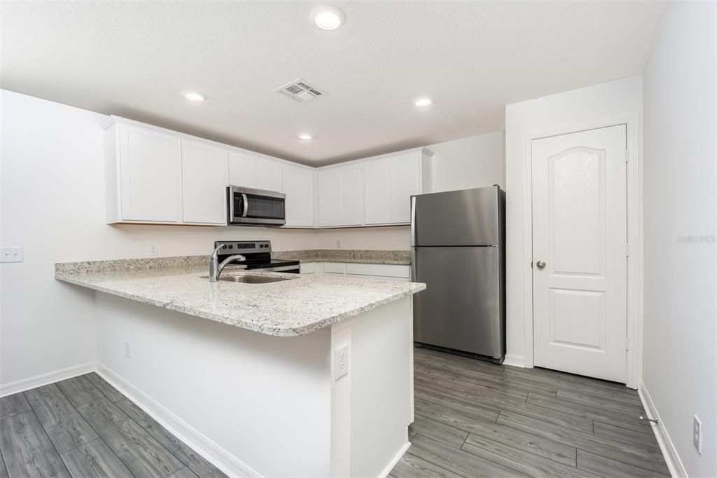 For Sale: $272,900 (2 beds, 2 baths, 1147 Square Feet)