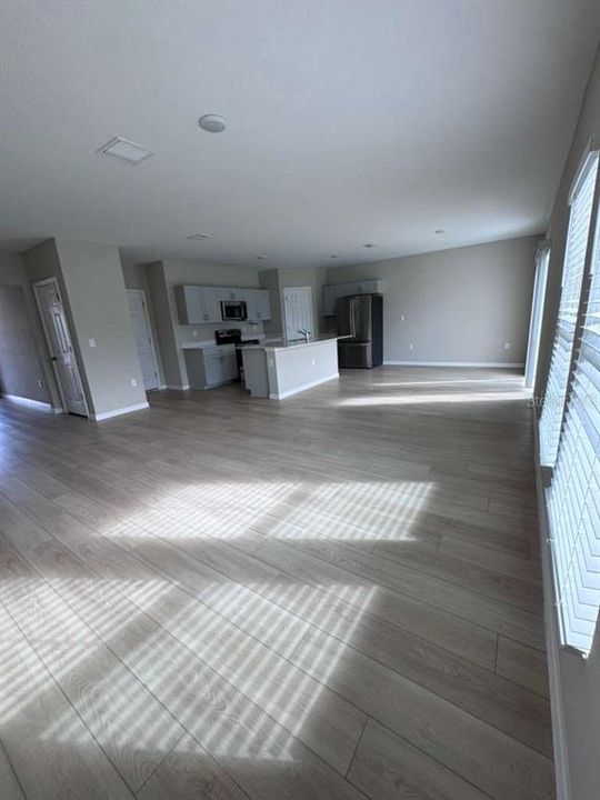 待售: $374,990 (4 贝兹, 2 浴室, 2039 平方英尺)