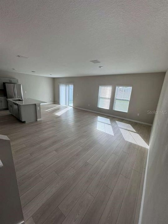 待售: $374,990 (4 贝兹, 2 浴室, 2039 平方英尺)