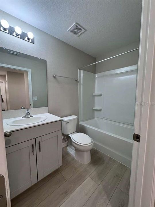 待售: $374,990 (4 贝兹, 2 浴室, 2039 平方英尺)