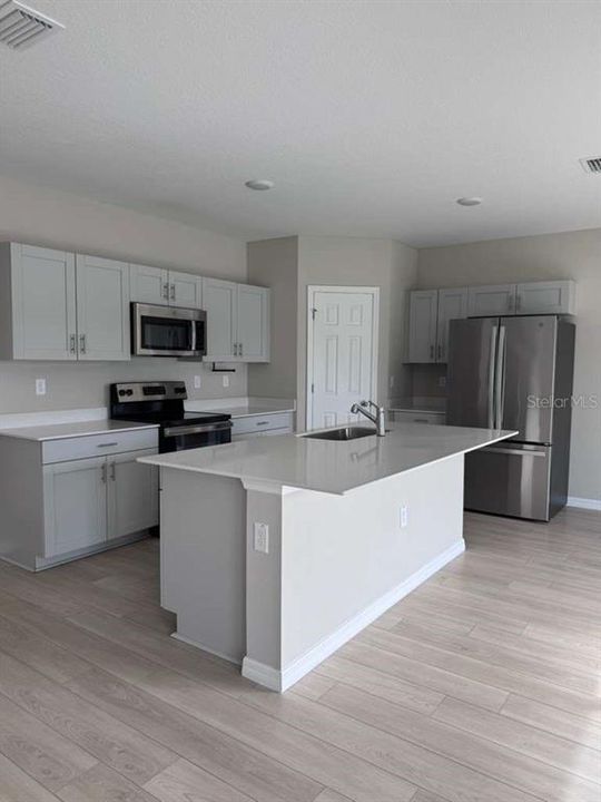 待售: $374,990 (4 贝兹, 2 浴室, 2039 平方英尺)