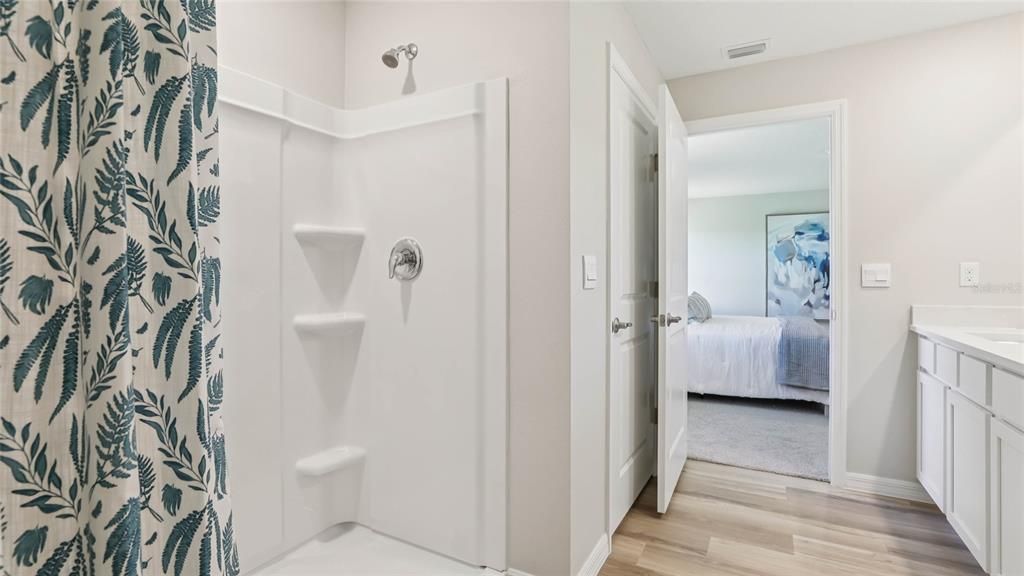 For Sale: $341,070 (5 beds, 3 baths, 2077 Square Feet)