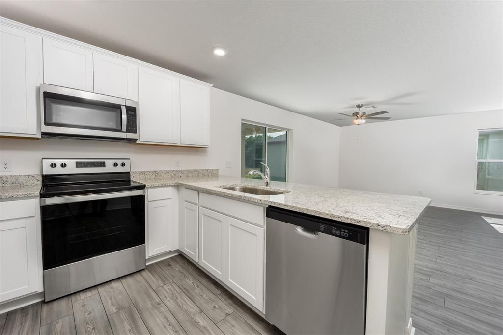 For Sale: $272,900 (2 beds, 2 baths, 1147 Square Feet)