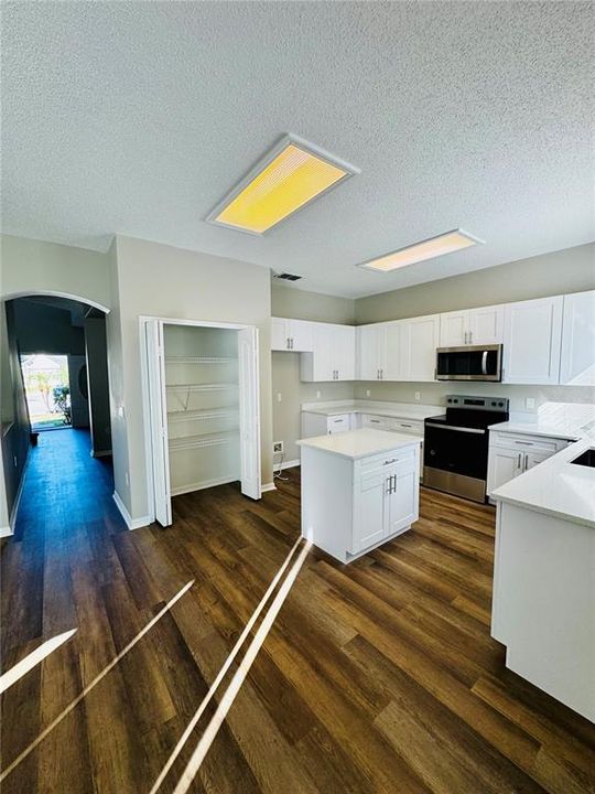 На продажу: $479,000 (4 спален, 2 ванн, 2586 Квадратных фут)