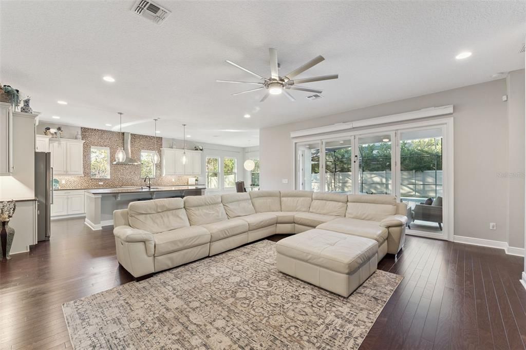 For Sale: $1,575,000 (6 beds, 4 baths, 5316 Square Feet)