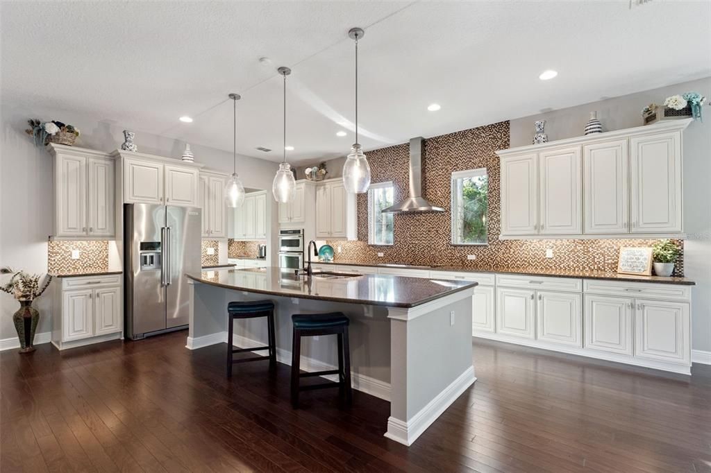 For Sale: $1,575,000 (6 beds, 4 baths, 5316 Square Feet)