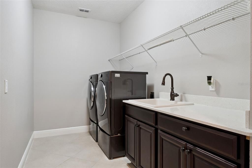 For Sale: $1,575,000 (6 beds, 4 baths, 5316 Square Feet)