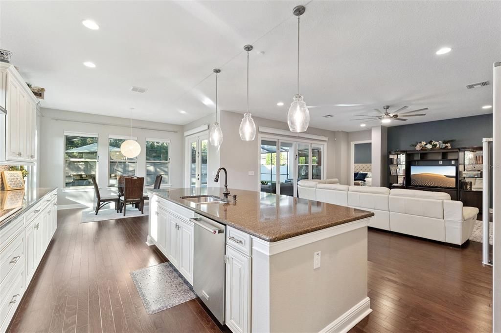 For Sale: $1,575,000 (6 beds, 4 baths, 5316 Square Feet)