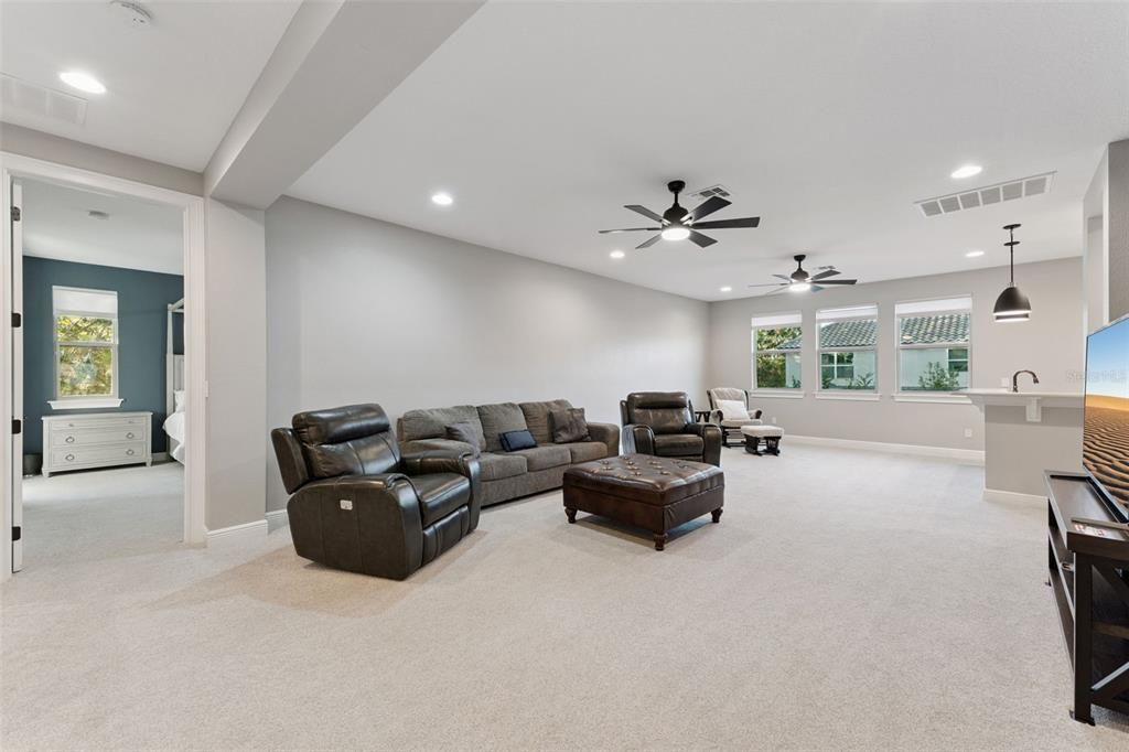 For Sale: $1,575,000 (6 beds, 4 baths, 5316 Square Feet)