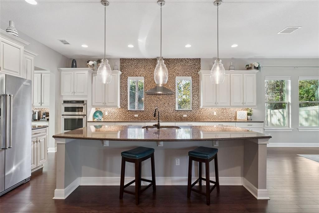 For Sale: $1,575,000 (6 beds, 4 baths, 5316 Square Feet)