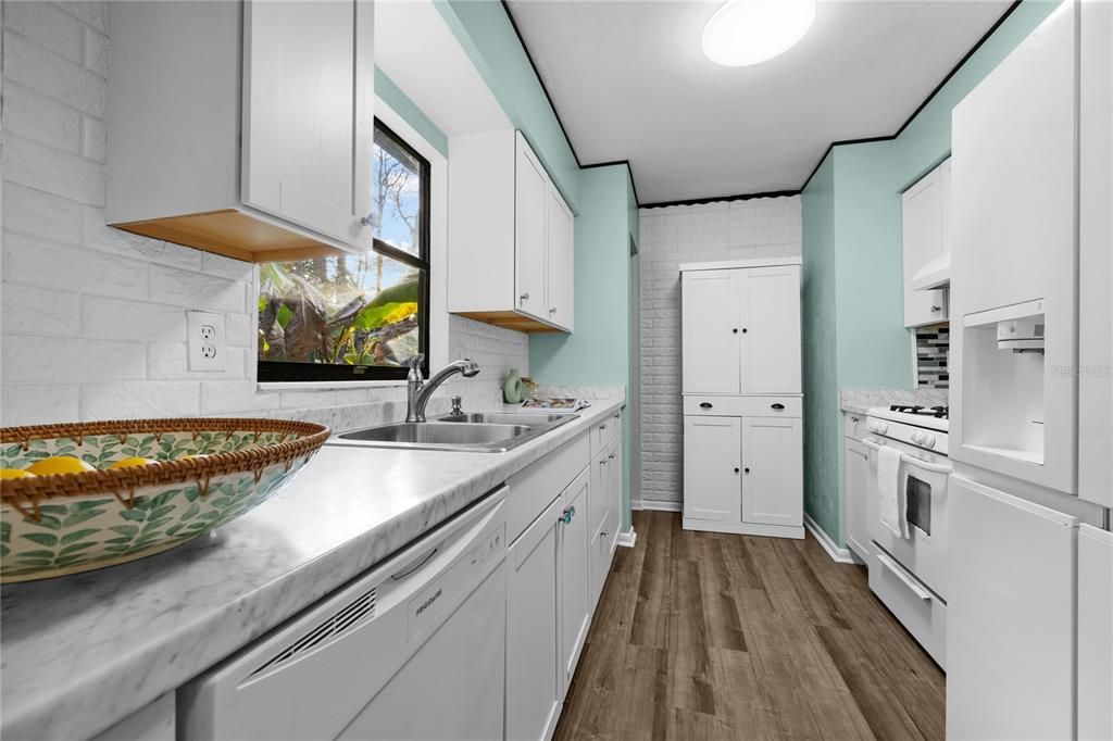 For Sale: $270,000 (3 beds, 2 baths, 1152 Square Feet)