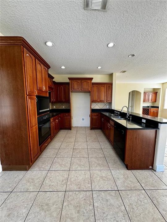 待售: $479,000 (4 贝兹, 2 浴室, 2945 平方英尺)