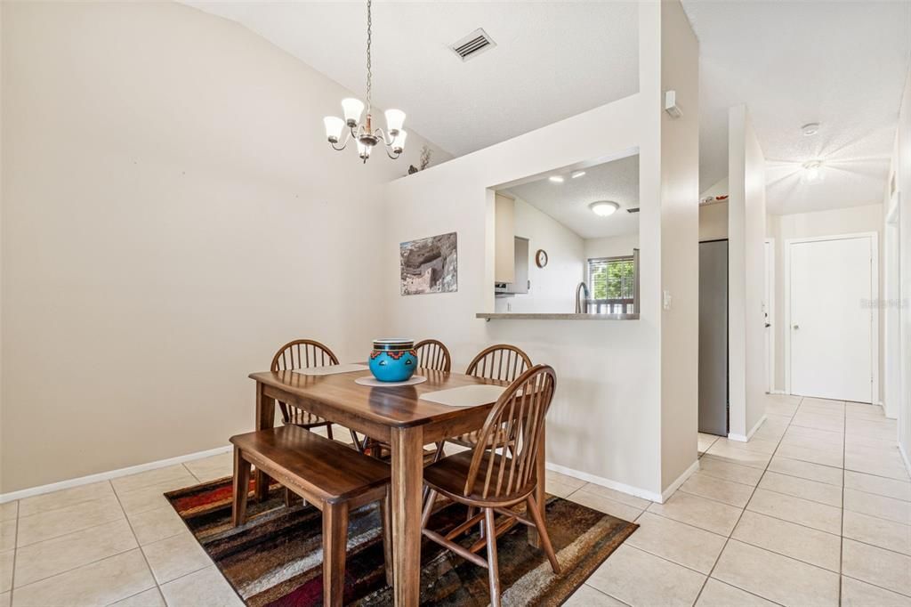 For Sale: $244,800 (2 beds, 2 baths, 976 Square Feet)