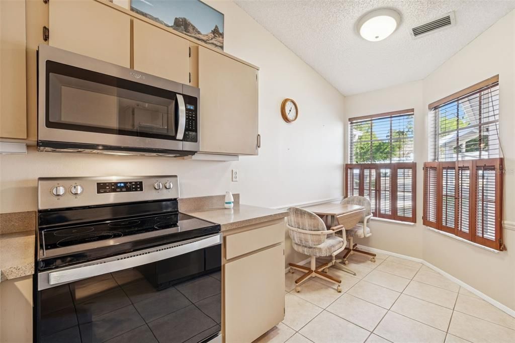 For Sale: $244,800 (2 beds, 2 baths, 976 Square Feet)