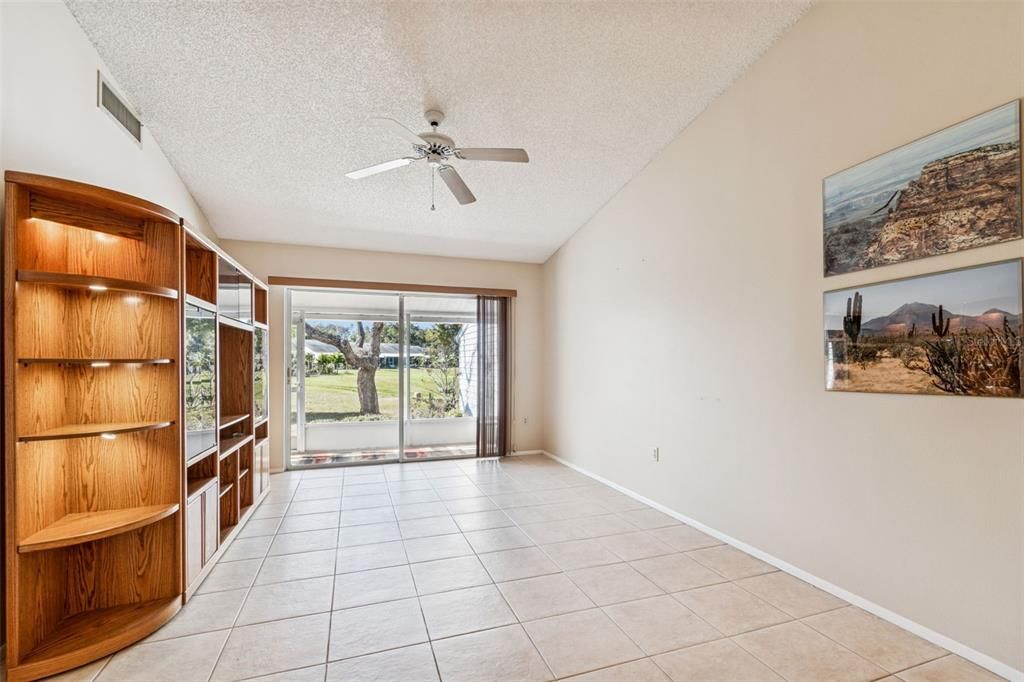 For Sale: $244,800 (2 beds, 2 baths, 976 Square Feet)