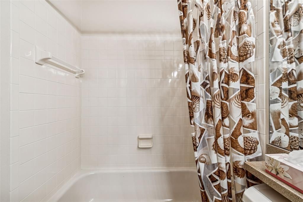 For Sale: $244,800 (2 beds, 2 baths, 976 Square Feet)