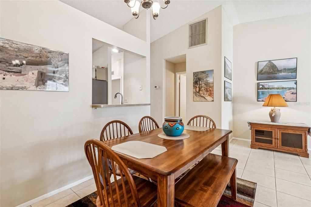 For Sale: $244,800 (2 beds, 2 baths, 976 Square Feet)