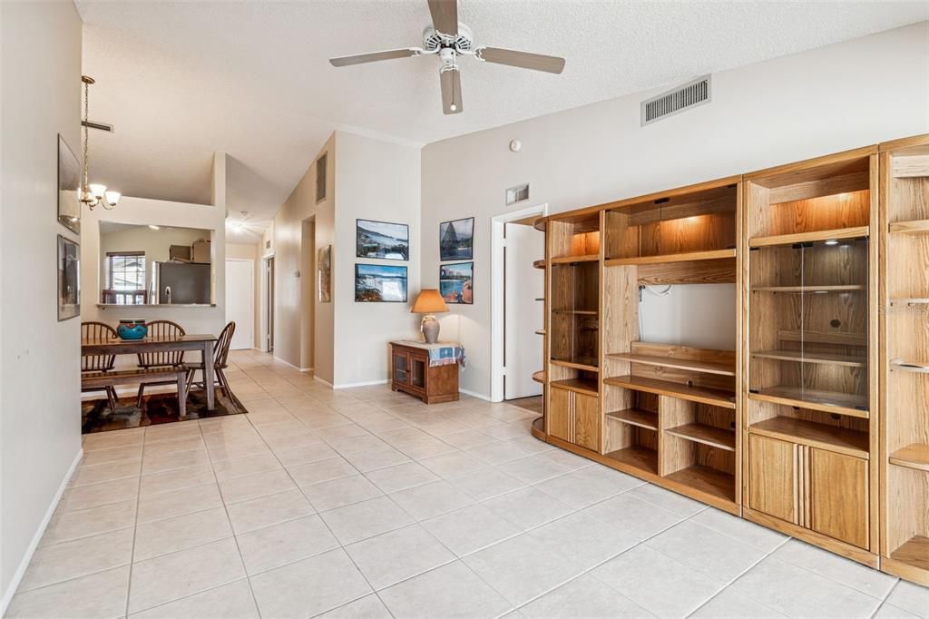 For Sale: $244,800 (2 beds, 2 baths, 976 Square Feet)