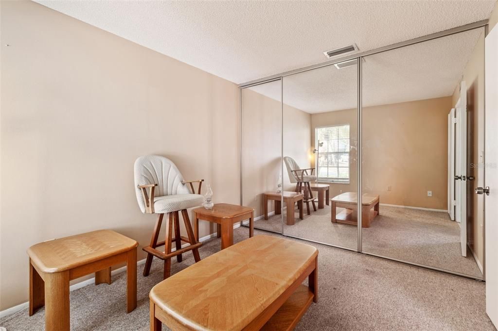 For Sale: $244,800 (2 beds, 2 baths, 976 Square Feet)