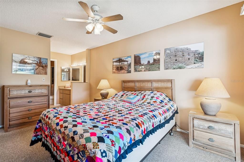 For Sale: $244,800 (2 beds, 2 baths, 976 Square Feet)