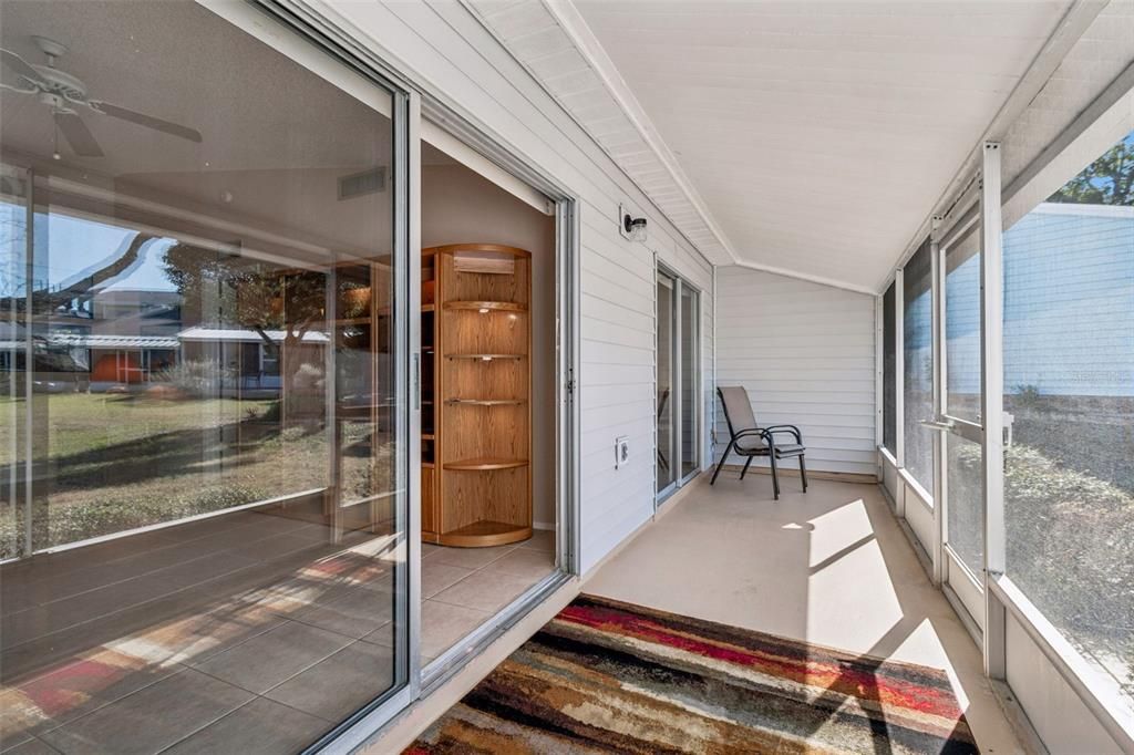 For Sale: $244,800 (2 beds, 2 baths, 976 Square Feet)