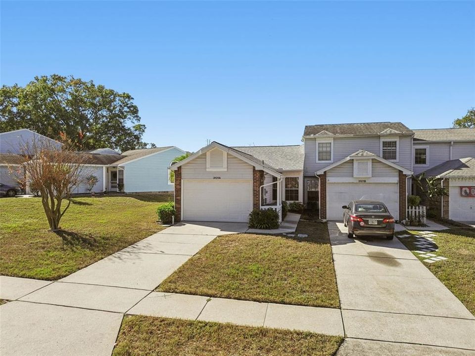 For Sale: $244,800 (2 beds, 2 baths, 976 Square Feet)