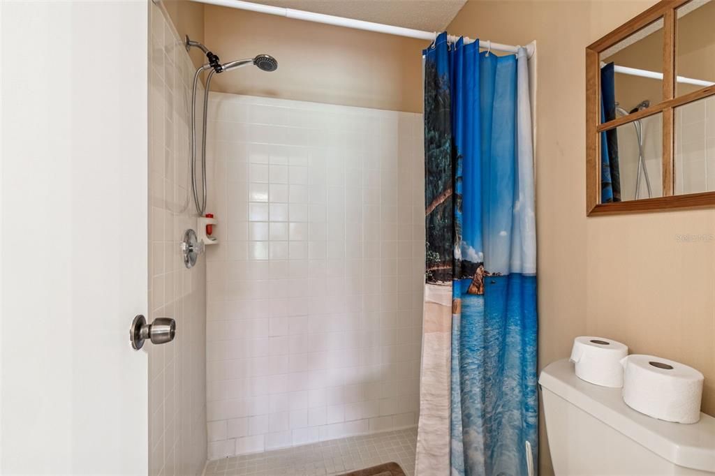 For Sale: $244,800 (2 beds, 2 baths, 976 Square Feet)