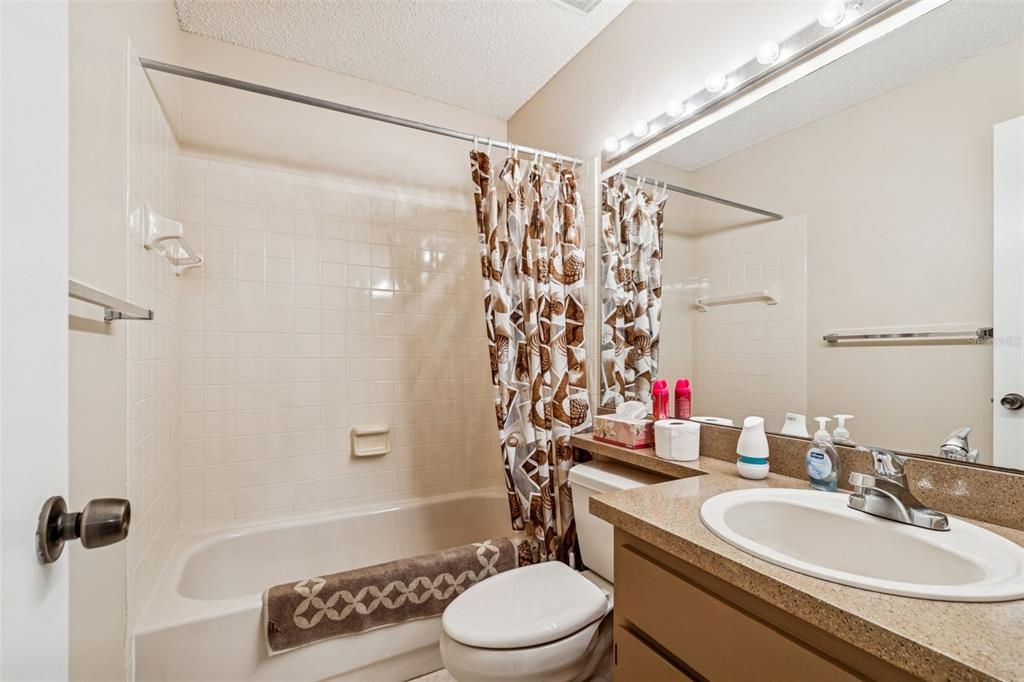 For Sale: $244,800 (2 beds, 2 baths, 976 Square Feet)